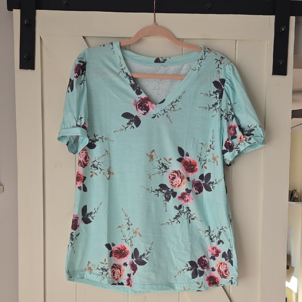 Amazon Floral V-Neck Tee in Mint and Rose